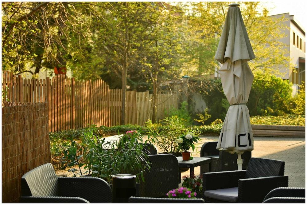 Отель Motel Plus Berlin 3*